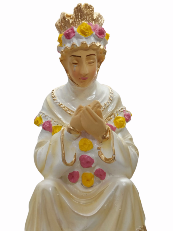 Nossa Senhora de La Salette Sentada 20cm Gesso Premium Pintado - Image 2
